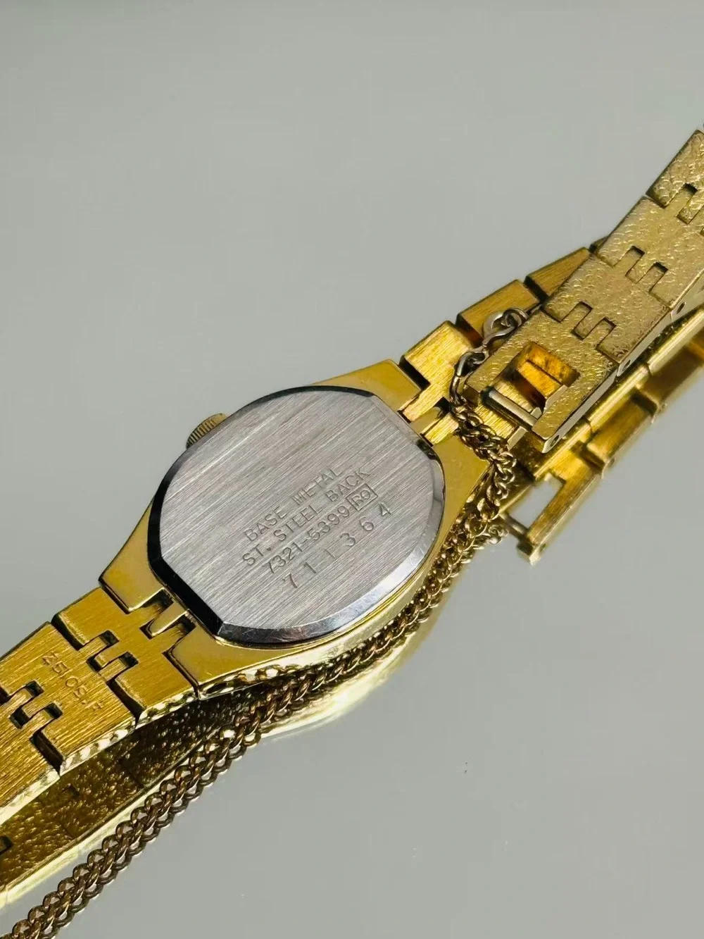 Vintage Seiko Quartz Ladies Gold Tone Black Dial Watch Runs New Battery